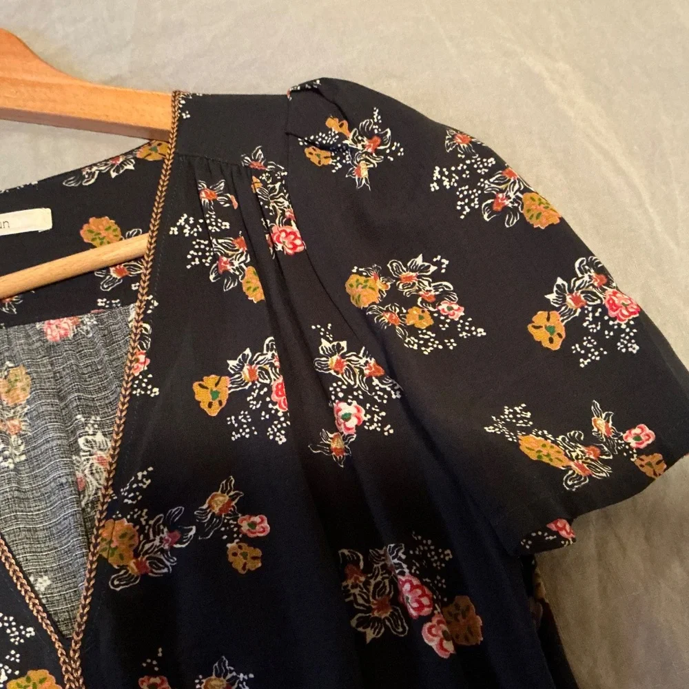 Sessun Jimama Dress, black with floral pattern. - Picture 9 of 12